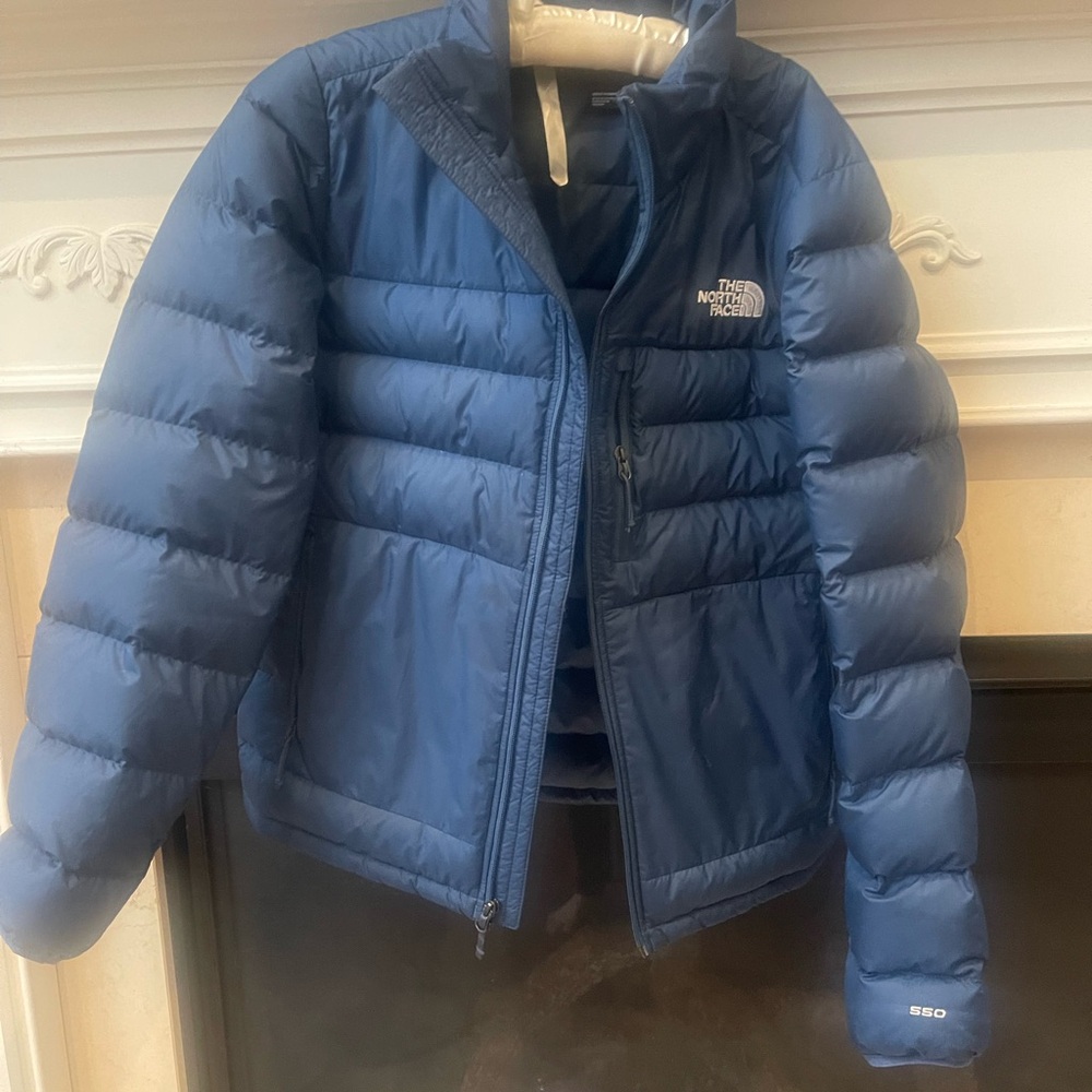 The North Face (small) Blue Puffer Jacket READ - Picture 2 of 6